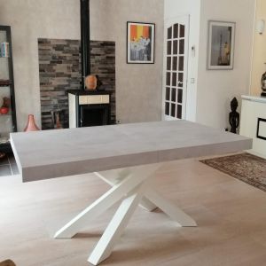 Masă extensibilă Emma 160(240)x90 cm, Gri Ciment cu Picioare Încrocișate Albe