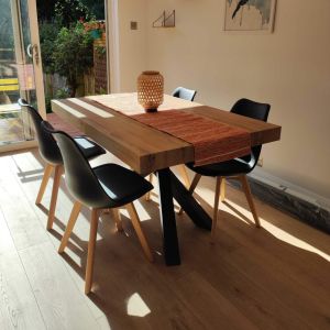 Emma 160(240)x90 cm uitschuifbare tafel, rustiek eiken met zwarte kruispoten