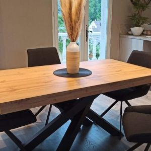 Emma 160(240)x90 cm uitschuifbare tafel, rustiek eiken met zwarte kruispoten