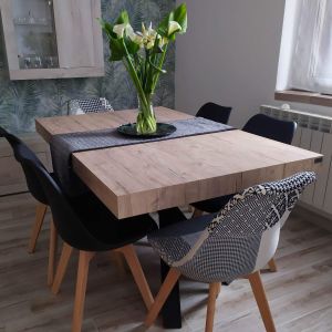 Emma 55.11(86,6)x35,4 in Extendable Table, Oak with Black Crossed Legs